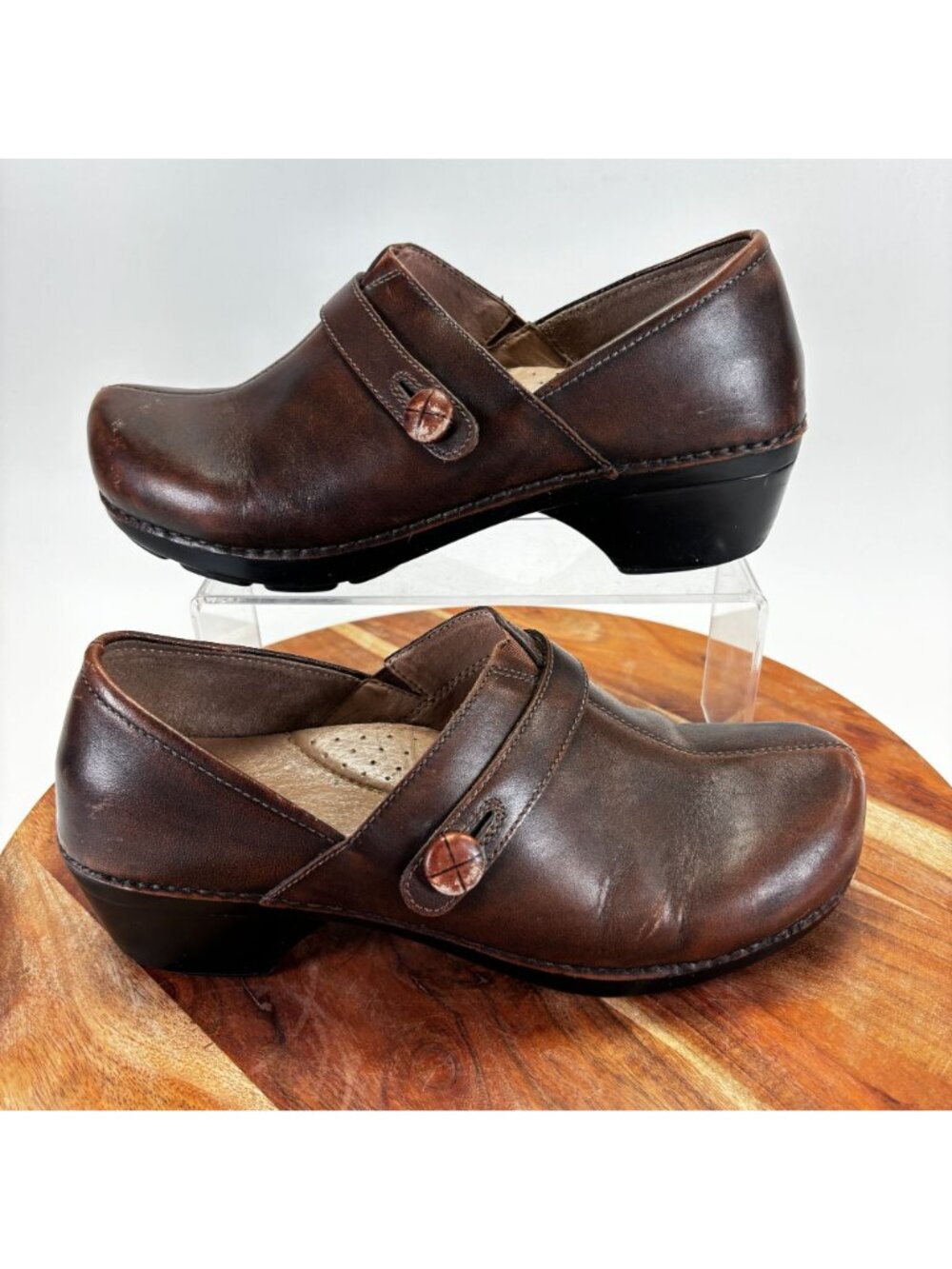Dansko Womens Size 10 Solstice Button Strap Clog Burnished Brown Leather EU 42 - Picture 2 of 12